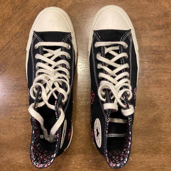 Converse Shoes - Picture 1 of 5